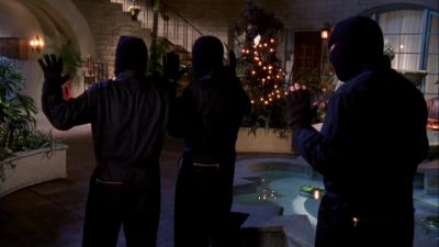 Freeze! Drop him. - Chuck