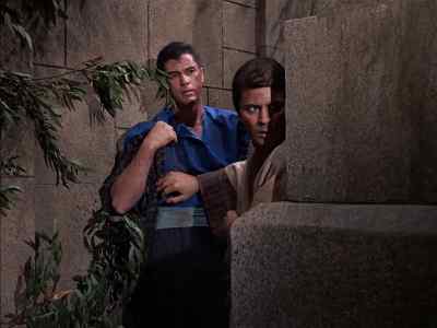 - [ Frequency Oscillating ]
- Try to get them back. - The Time Tunnel