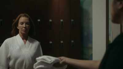 Fresh towel, ma'am? - The Rookie: Feds
