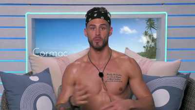 ♪
>> FROLICKING IN SLOW-MO? - Love Island