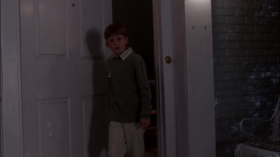 (front door opens) - Desperate Housewives
