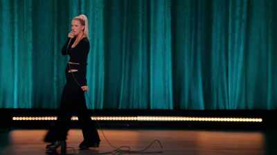 Fuckin' killing it
on ancient cobblestone walkways, - Iliza Shlesinger: Hot Forever