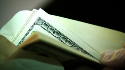 ...full of cash. - CSI: Crime Scene Investigation