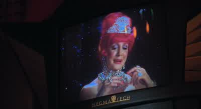 Fully interactive holographs. - Batman Forever