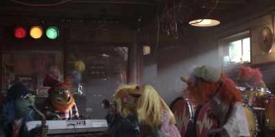 - (FUNKY MUSIC PLAYING)
- (SINGING) - The Muppets Mayhem