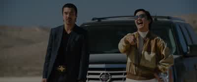 Funny. The fat guy fall on face. You okay? Alright. We got the money. 80 grand. Cash. Throw it over. - The Hangover