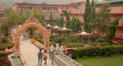 FYI, this place has a five-star rating
on tripbuddy.com. - Qarib Qarib Singlle