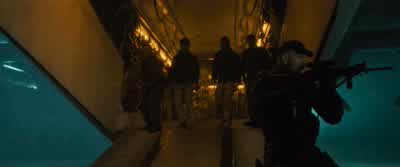 Hold up. - World War Z