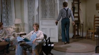 -G.W., come on in.
-Thank you. - The Waltons