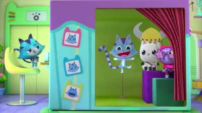 [GabbyCatCam whirs] - Gabby's Dollhouse