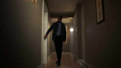 - Gabe, it's Detective Asante.
[knocks on door] - The InBetween