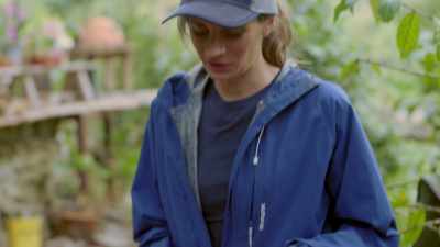 GABRIELLA: It's important
to get it sharp, you know, - Restaurants at the End of the World