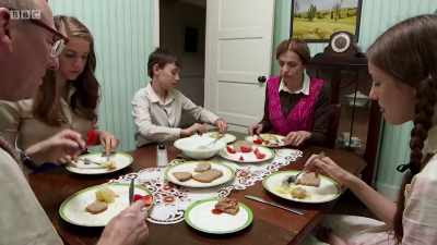GADGET WHIRS - Back in Time for Dinner