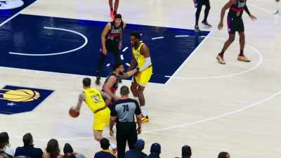 - [game sounds]
- [Gabe grunting] - Destination NBA: A G League Odyssey