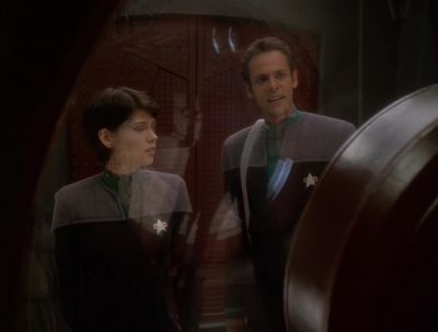 Garak! What's he doing in there? - Star Trek: Deep Space Nine