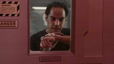 Garnet is in the airlock.
Outer door is sealed. - The Ark