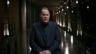 - Gary mesmerizes crowds by
stretching his abdominal skin - The UnBelievable with Dan Aykroyd