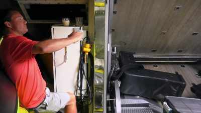 Gary's finger,
it's like pussing from the nail. - Below Deck Sailing Yacht