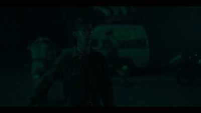 Gas mix! Get down. Get down. - The Singapore Grip