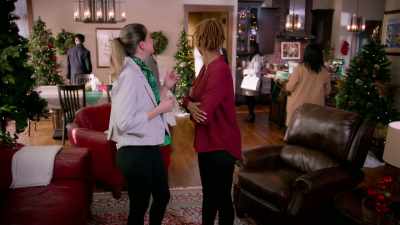 (gasping) - Meet Me Under the Mistletoe