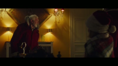 [gasps] And look,
there's another one over there. - The Claus Family 3