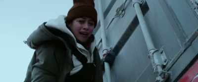 [gasps and cries] - The Ice Road