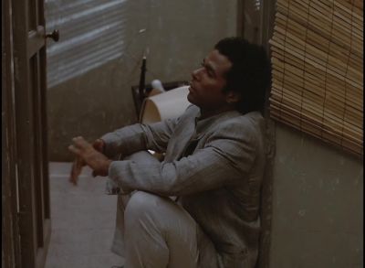 [ Gasps ]
Don't try to con me. - Miami Vice
