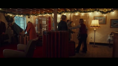 - [gasps] Ella!
- [Ella chuckles] - The Claus Family 3