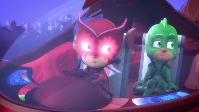 [gasps] Fluttering feathers!
She's at my house! - PJ Masks