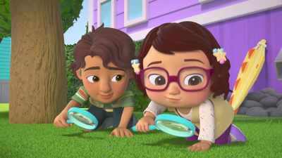 [gasps] Hi, blue bug.
Your name is Baby Oliver. - CoComelon Lane