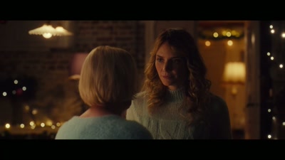 [gasps] It smells wonderful,
and it's so romantic. - The Claus Family 3