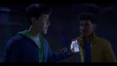 - [gasps]
- Kenji, give me the phone. - Jurassic World: Chaos Theory