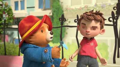 -[gasps] Look!
-[suspenseful music] - The Adventures of Paddington