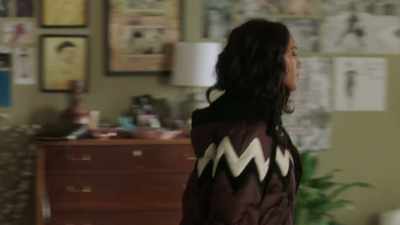 [gasps]
No, I'm not doing this. - Pretty Little Liars: The Perfectionists