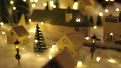 [gasps]
oh, my goodness! - The Christmas Setup