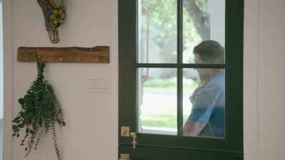 -[gasps] Oh, my gosh.
-[Justin] Wow. - Why the Heck Did I Buy This House?