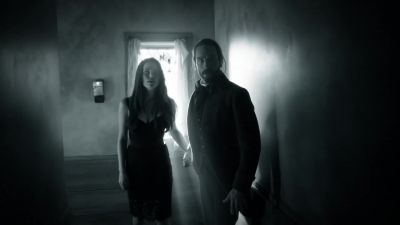(gasps)
oh, we're inside. - Sleepy Hollow