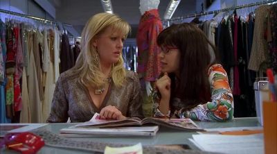 Gasps OOH SOMEBODY LIKE JENNIFER ANISTON - Ugly Betty