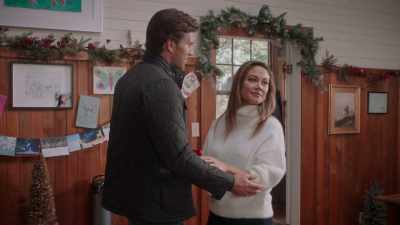 [gasps] - Christmas Unleashed