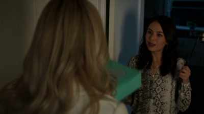 [gasps] - Pretty Little Liars: The Perfectionists