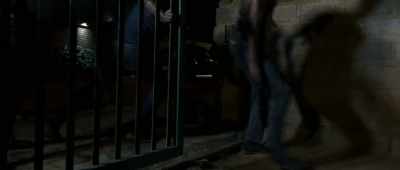 [gate opens]
- Come here, you come here! - Alleyway