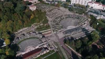 Gauls for whom Lugdunum had been
presented as a showcase - Roman Megastructures
