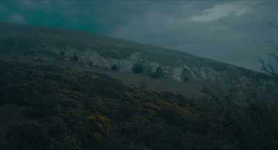 -(GAWAIN GRUNTING)
-(STONES STRIKING) - The Green Knight