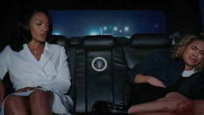 GAYLE: OW.
[CRYING] - Tyler Perry's The Oval