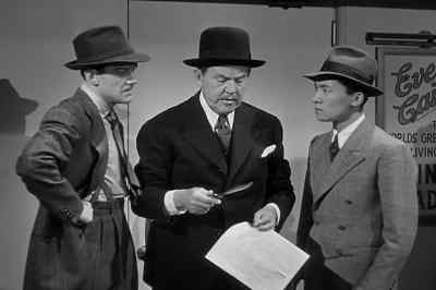 Gee, that's a funny-lookin' knife. - Charlie Chan at Treasure Island