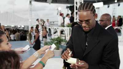 GEM: There were quite a few women, but there are only - Surviving R. Kelly
