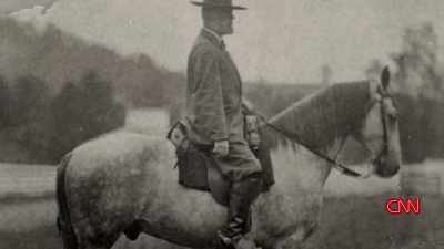 GENERAL ROBERT E. LEE HAS NO
CHOICE BUT TO ABANDON RICHMOND. - Lincoln: Divided We Stand