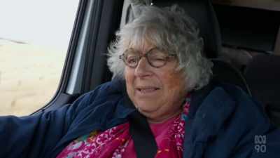 (GENTLE BIRDSONG)
(CALM MUSIC) - Miriam Margolyes: Australia Unmasked