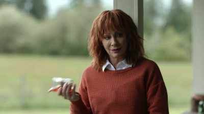 [gentle calm music] - Reba McEntire's The Hammer