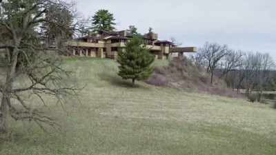 (gentle dramatic music)

 - Frank Lloyd Wright: The Man Who Built America